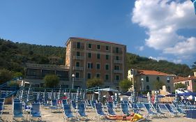 Hotel Monique